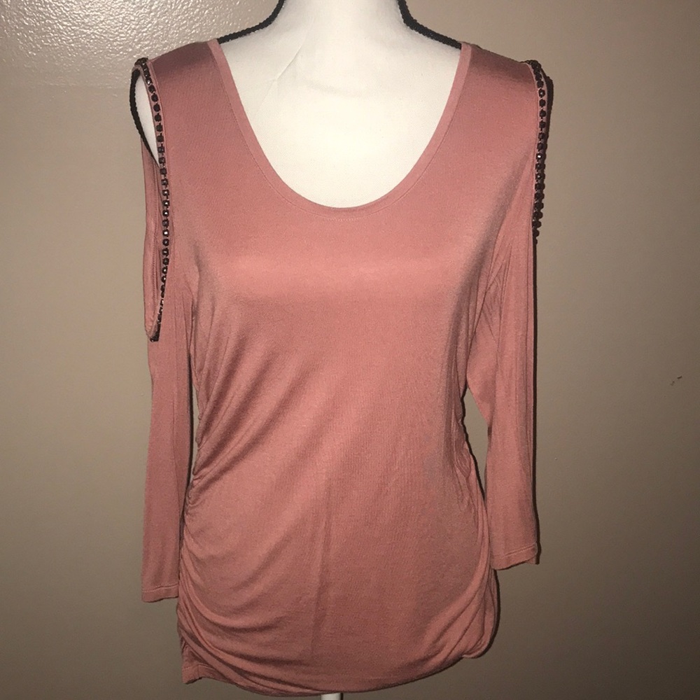 Jennifer Lopez open sleeve top